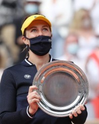 GA黄金甲体育官网-年少成名却迟迎突破 帕夫柳琴科娃虽负但终破心魔