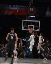 GA黄金甲体育官网-要进加时了！小波特干拔三分不中 克拉克斯顿冲击飞天补扣扳平！